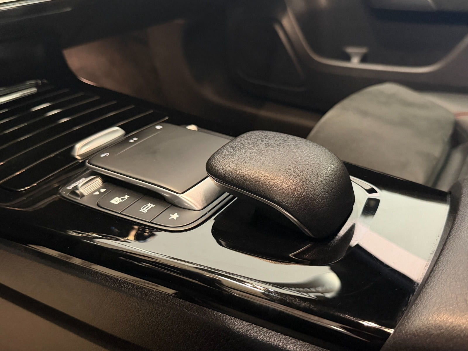 Grå Mercedes A200 d fra 2020
