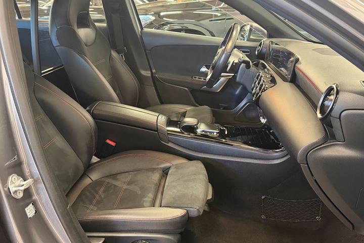 Grå Mercedes A200 d fra 2020