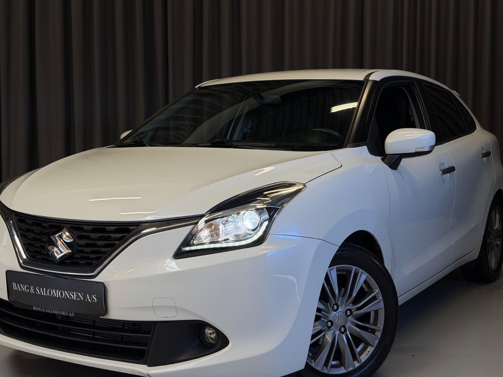 Hvid Suzuki Baleno fra 2016