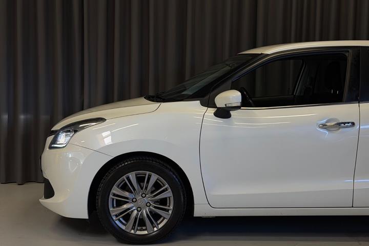 Hvid Suzuki Baleno fra 2016