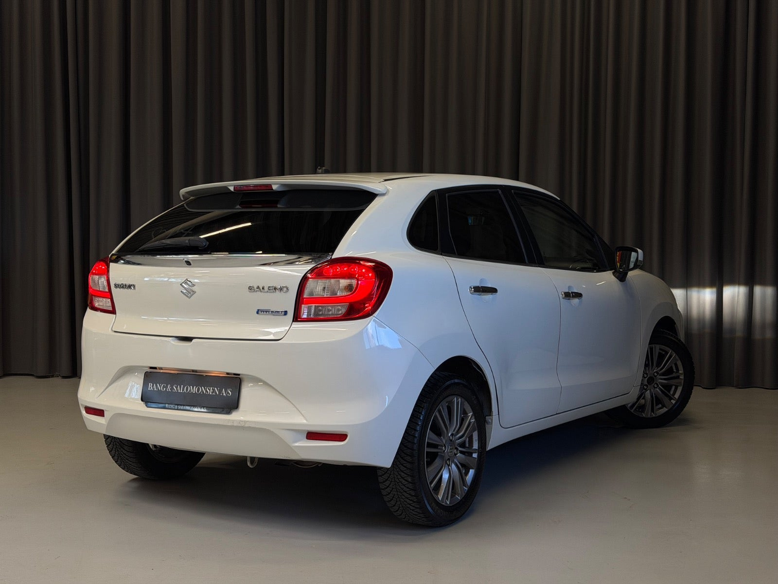 Hvid Suzuki Baleno fra 2016