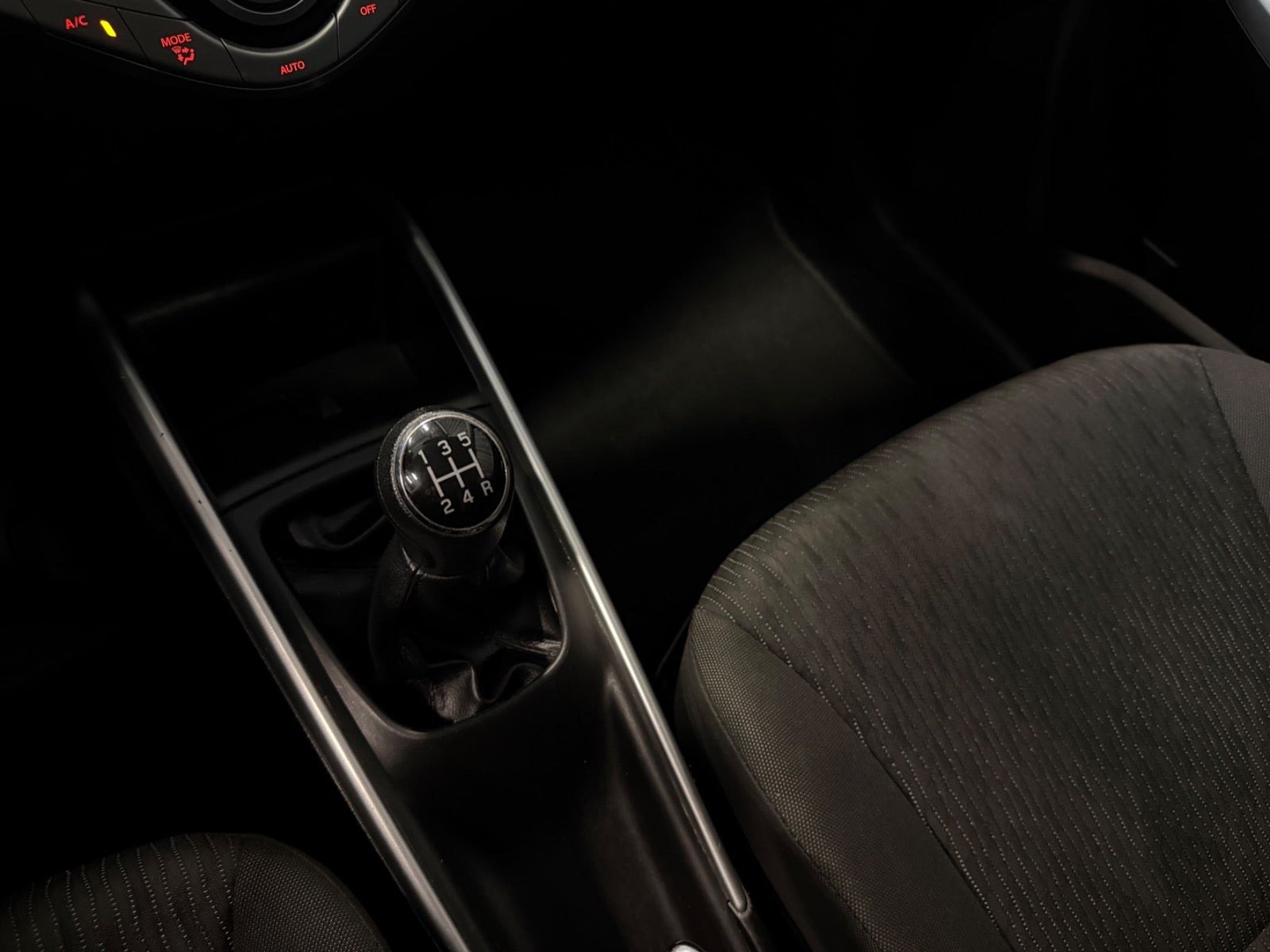 Hvid Suzuki Baleno fra 2016