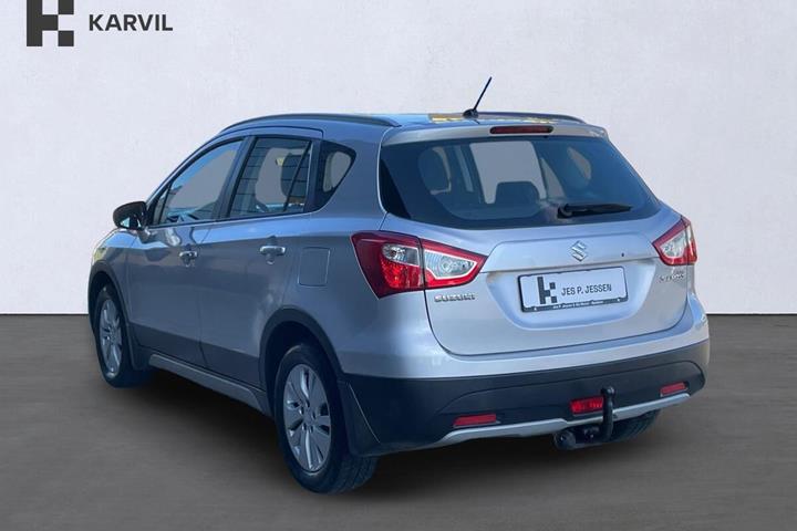 Sølv Suzuki S-Cross fra 2015