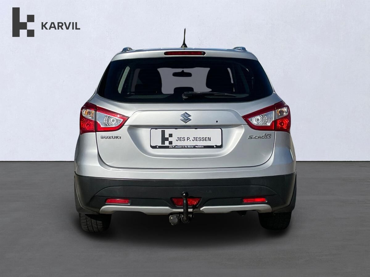 Sølv Suzuki S-Cross fra 2015
