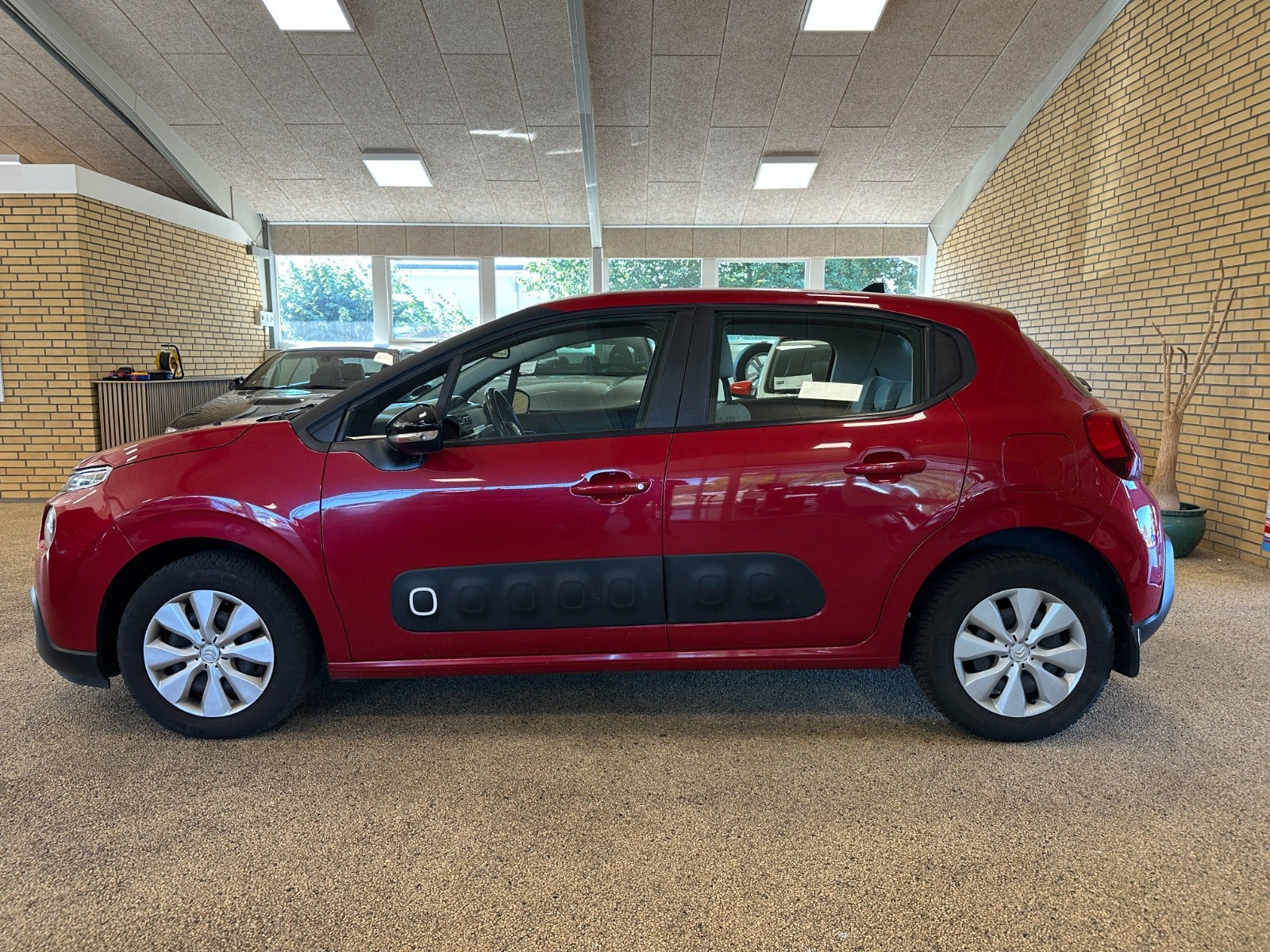 Rød Citroën C3 fra 2016