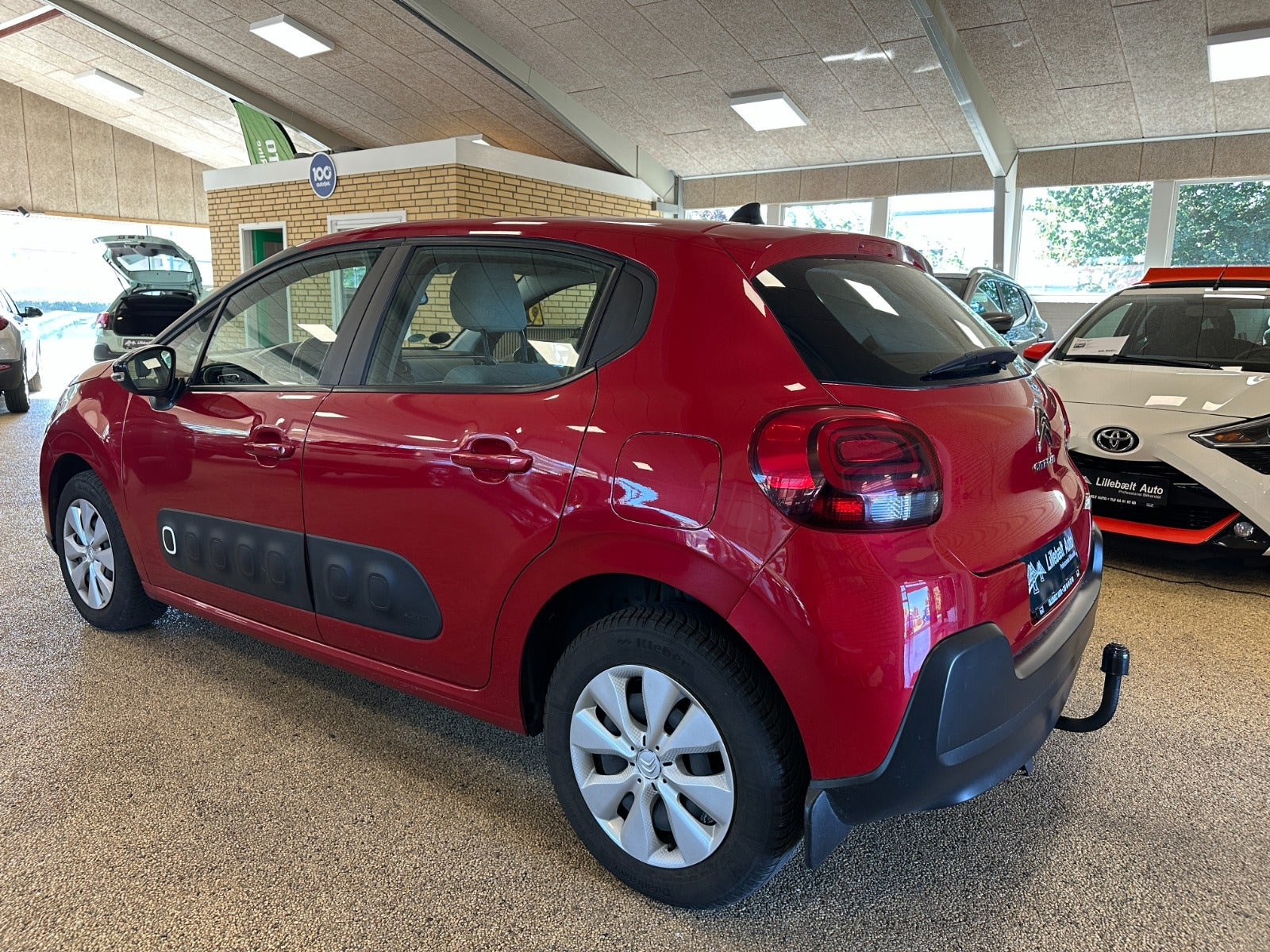Rød Citroën C3 fra 2016