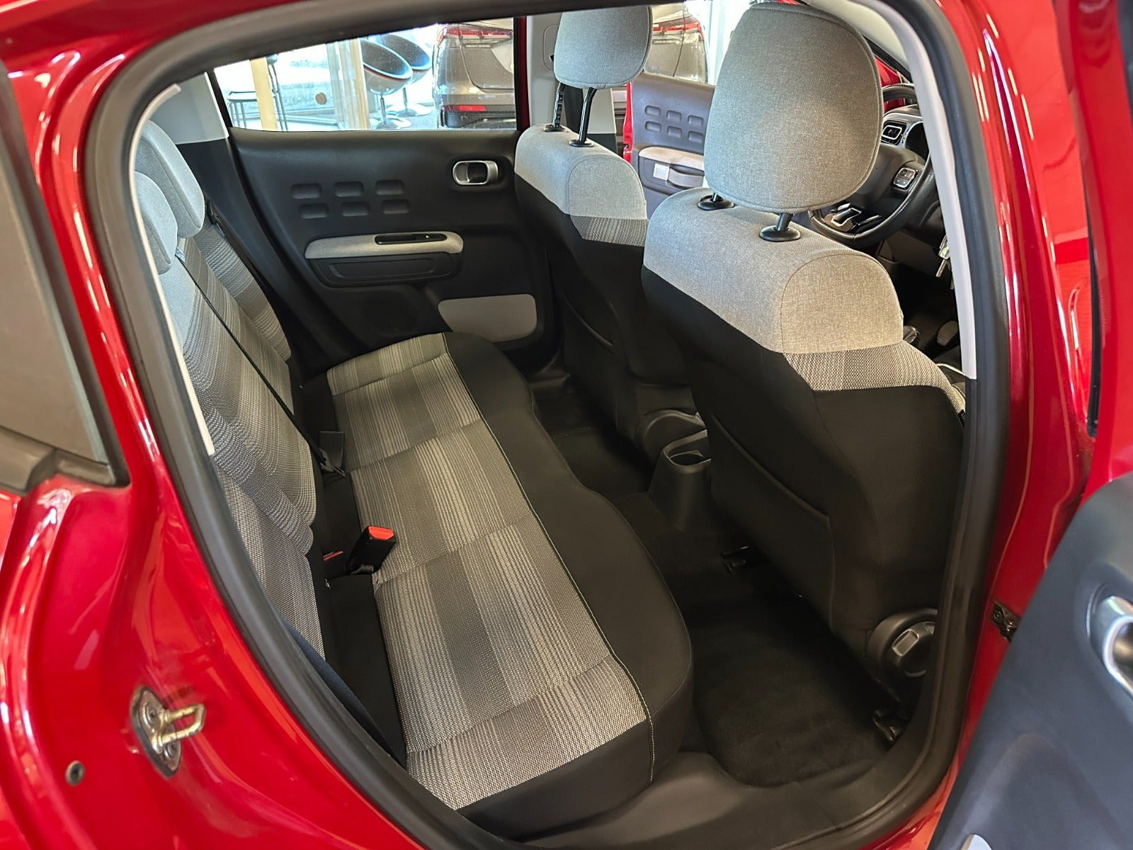 Rød Citroën C3 fra 2016