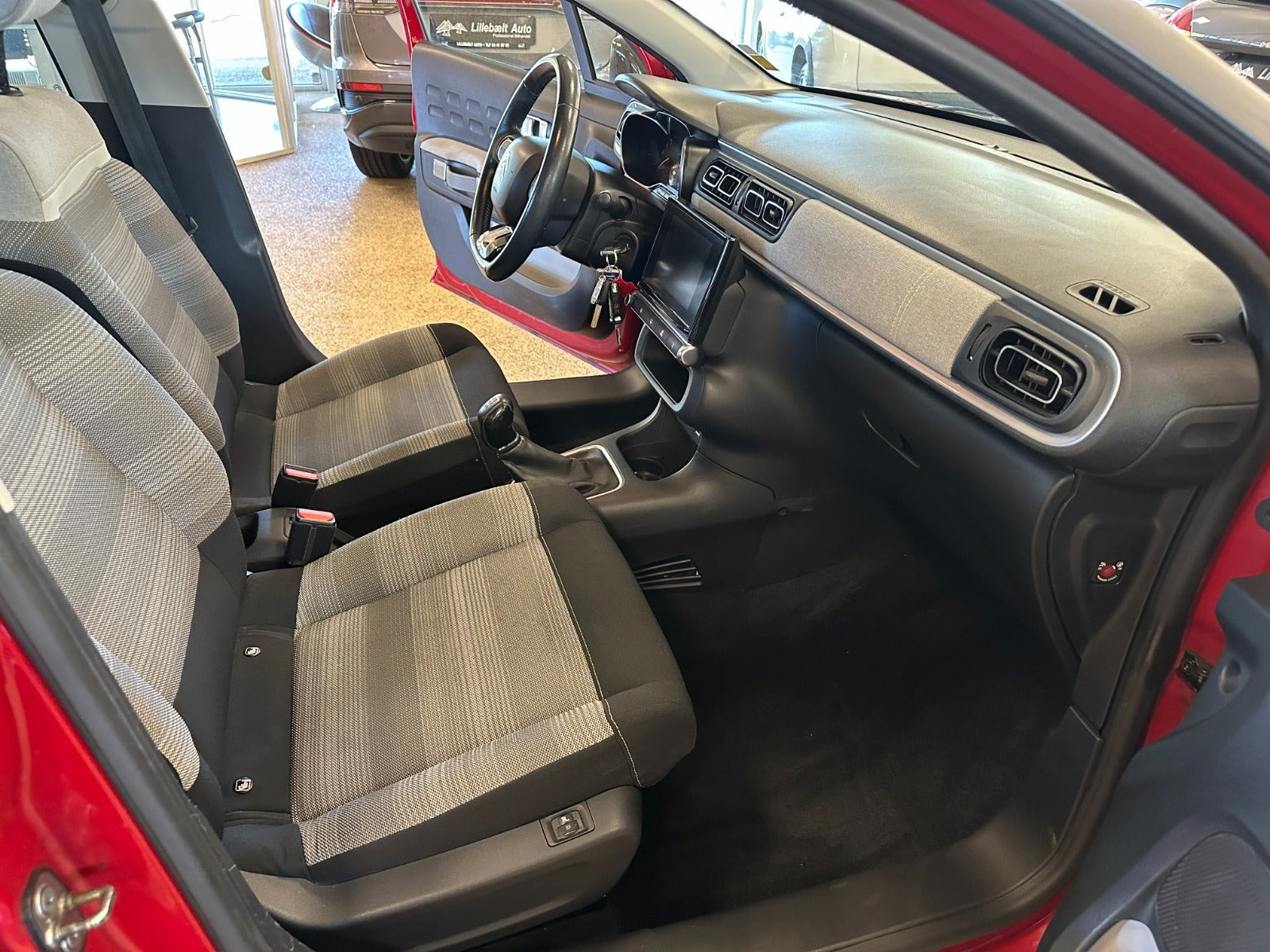 Rød Citroën C3 fra 2016