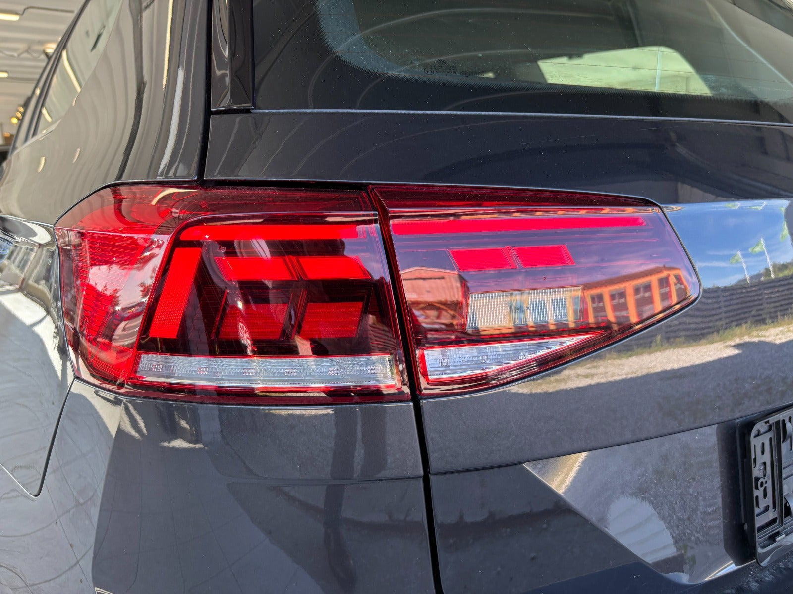 Grå VW Passat fra 2020