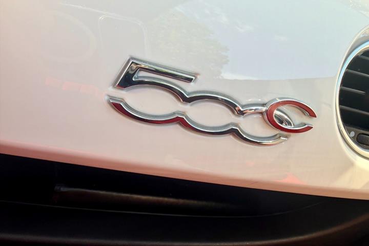 Hvid Fiat 500C fra 2013