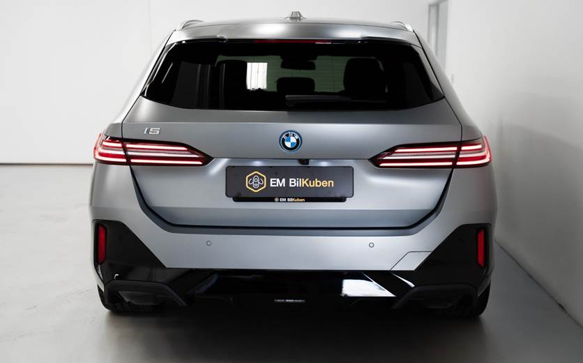 BMW i5 eDrive40 Touring Fully Charged M-Sport