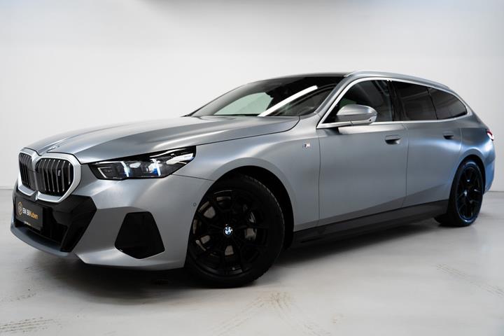 Grå BMW i5 fra 2024