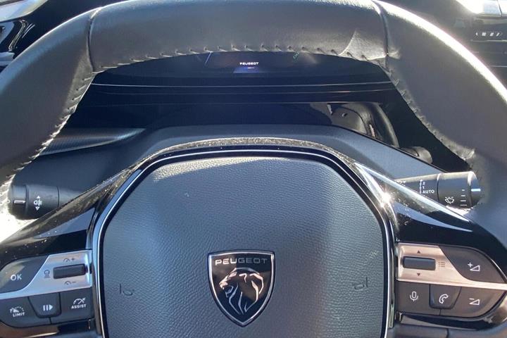 Grå Peugeot E-308 fra 2024