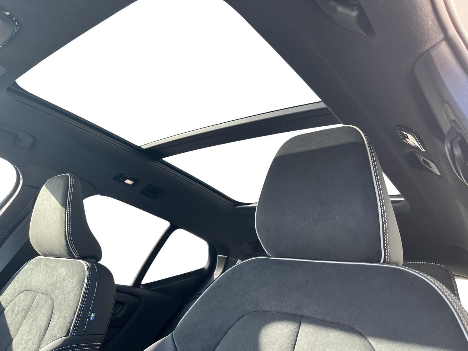 Blå Volvo EX40 fra 2026