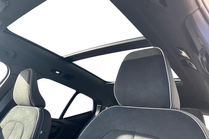 Blå Volvo EX40 fra 2026
