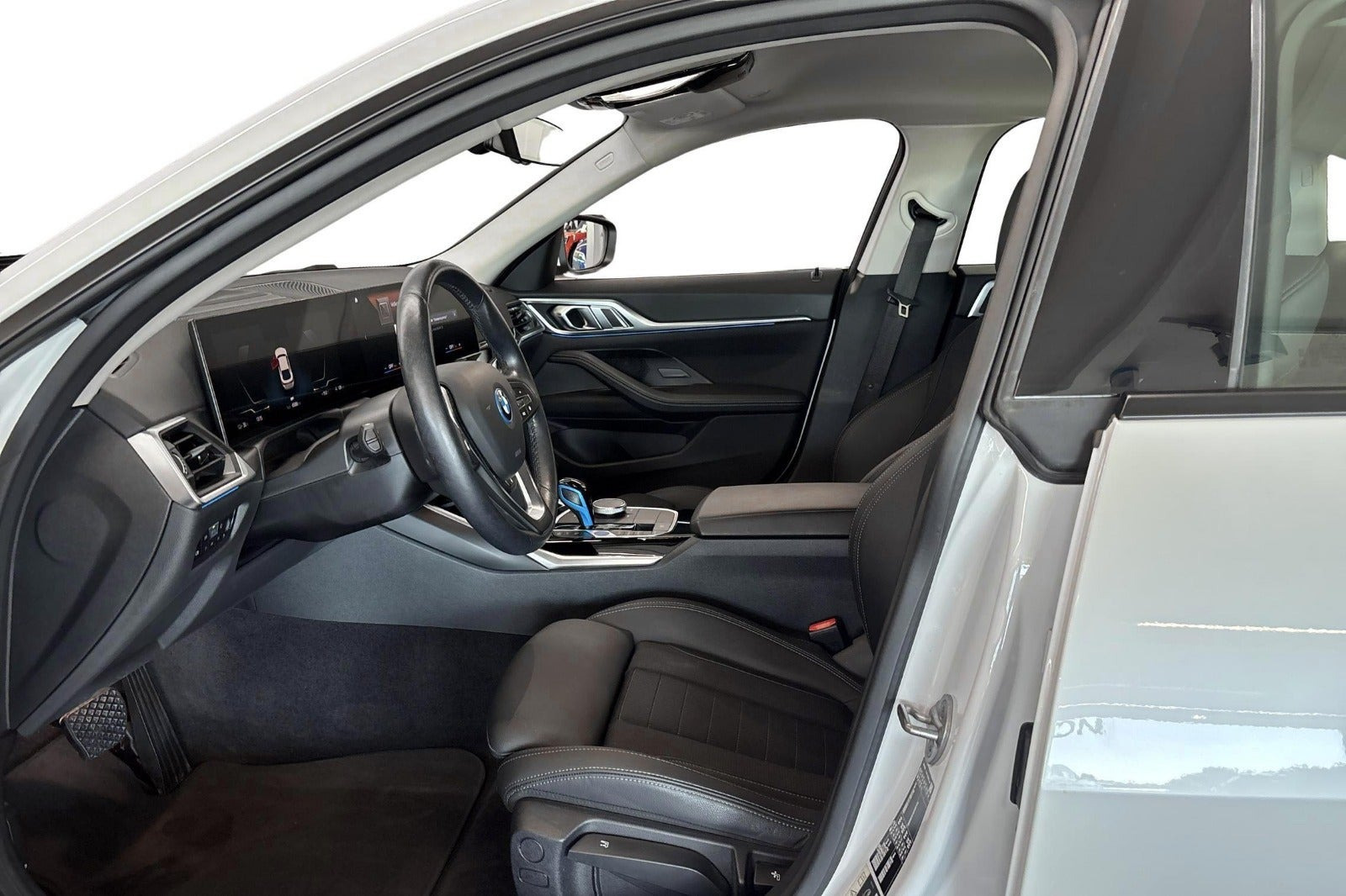 Hvid BMW i4 fra 2023