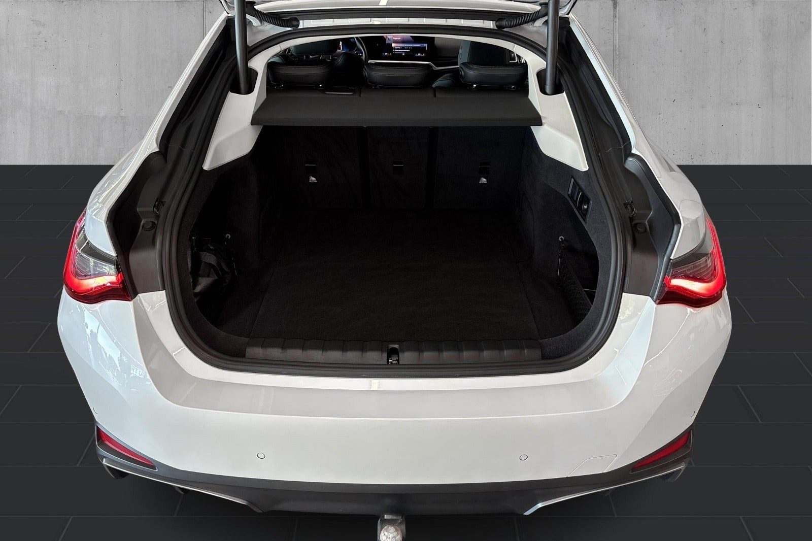 Hvid BMW i4 fra 2023
