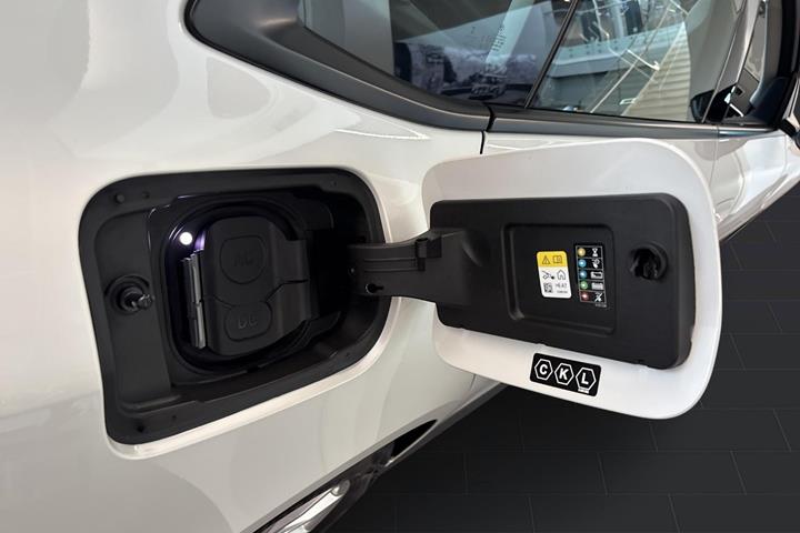 Hvid BMW i4 fra 2023