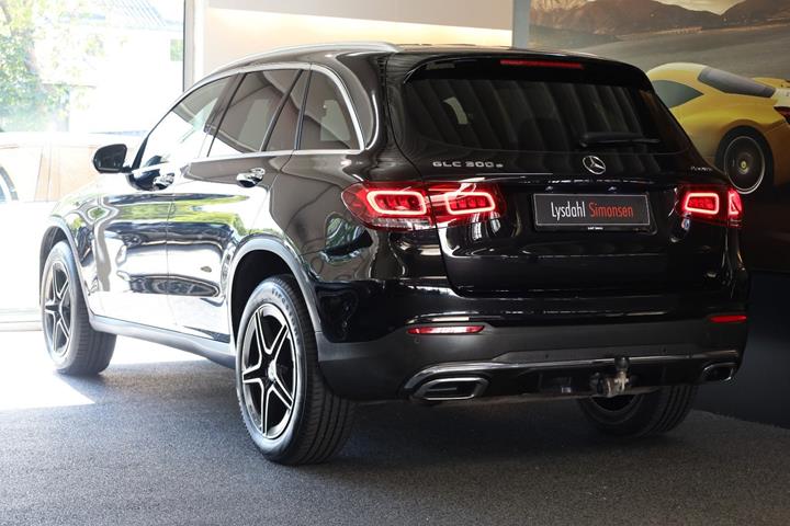 Sort Mercedes GLC300 e fra 2021
