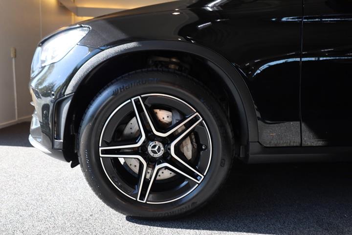 Sort Mercedes GLC300 e fra 2021