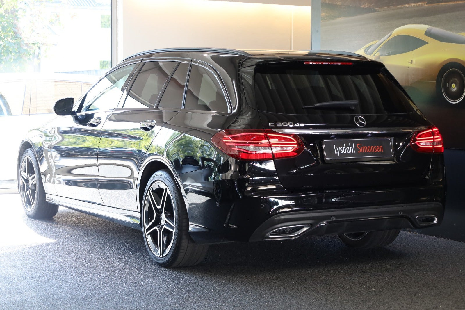 Sort Mercedes C300 de fra 2020