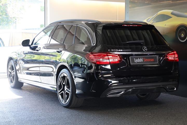 Sort Mercedes C300 de fra 2020