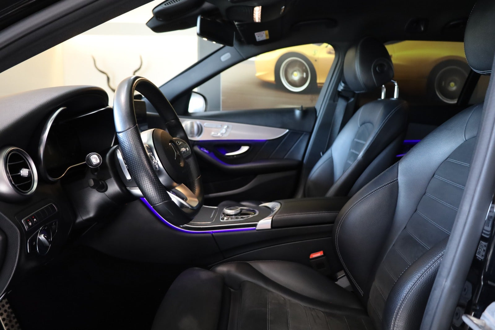 Sort Mercedes C300 de fra 2020