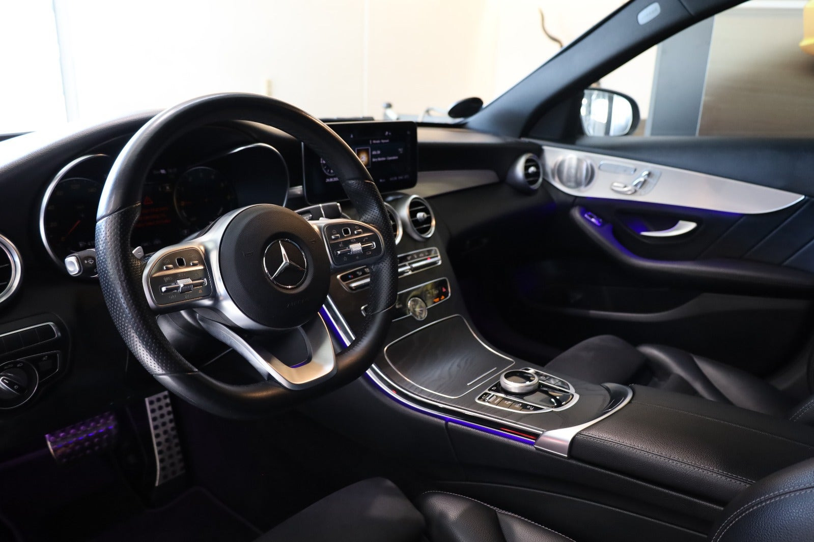 Sort Mercedes C300 de fra 2020