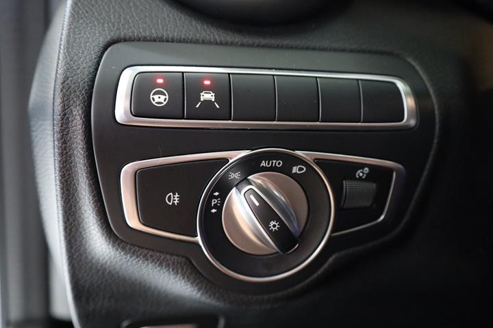 Sort Mercedes C300 de fra 2020