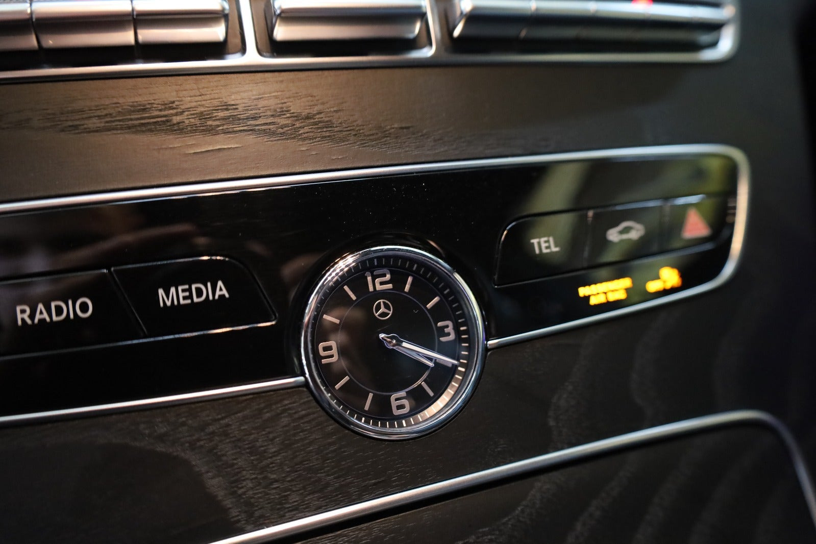 Sort Mercedes C300 de fra 2020