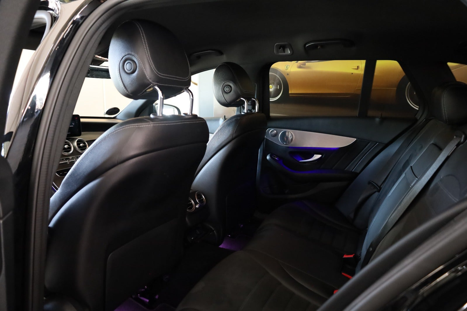 Sort Mercedes C300 de fra 2020