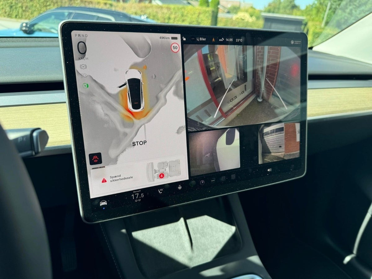 Hvid Tesla Model Y fra 2023
