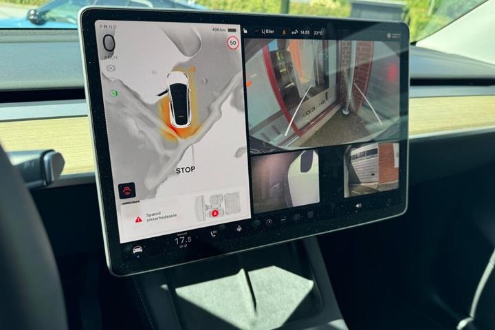 Hvid Tesla Model Y fra 2023
