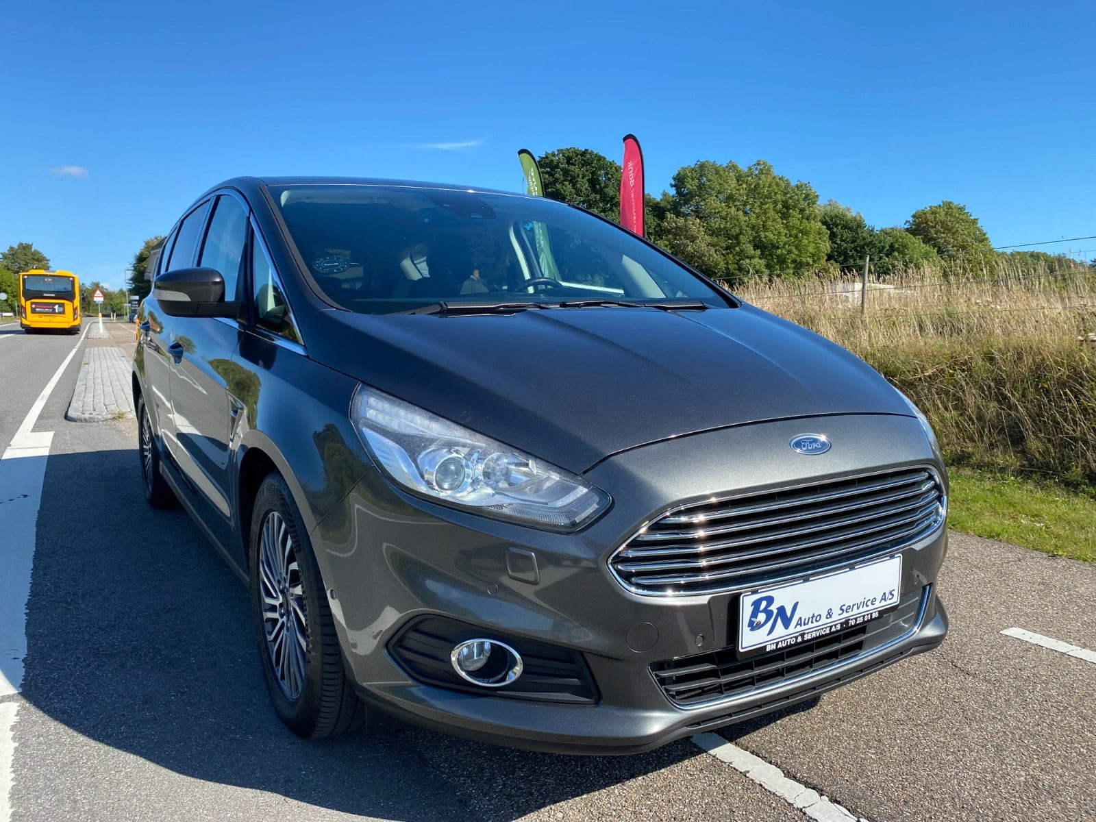 Grå Ford S-MAX fra 2019