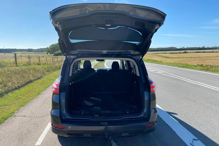Grå Ford S-MAX fra 2019