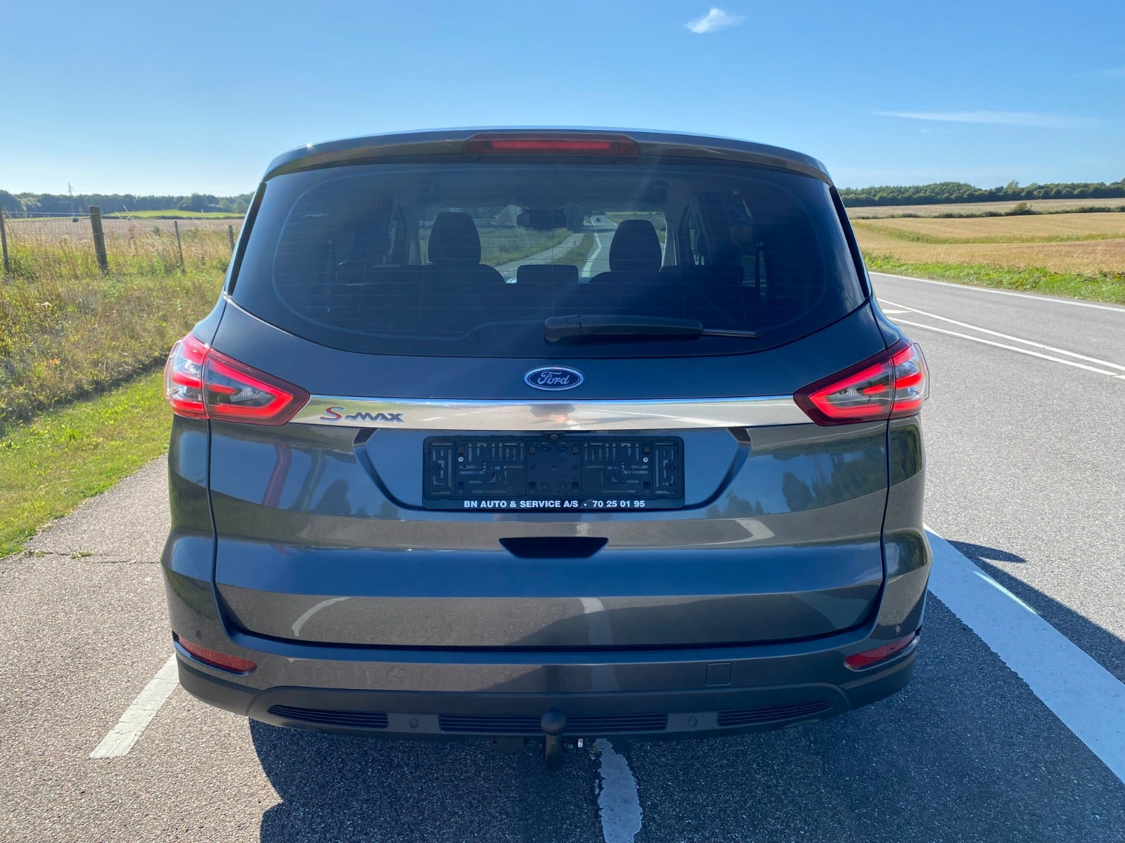 Grå Ford S-MAX fra 2019
