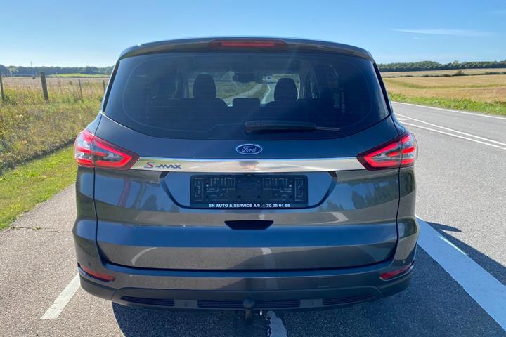Grå Ford S-MAX fra 2019