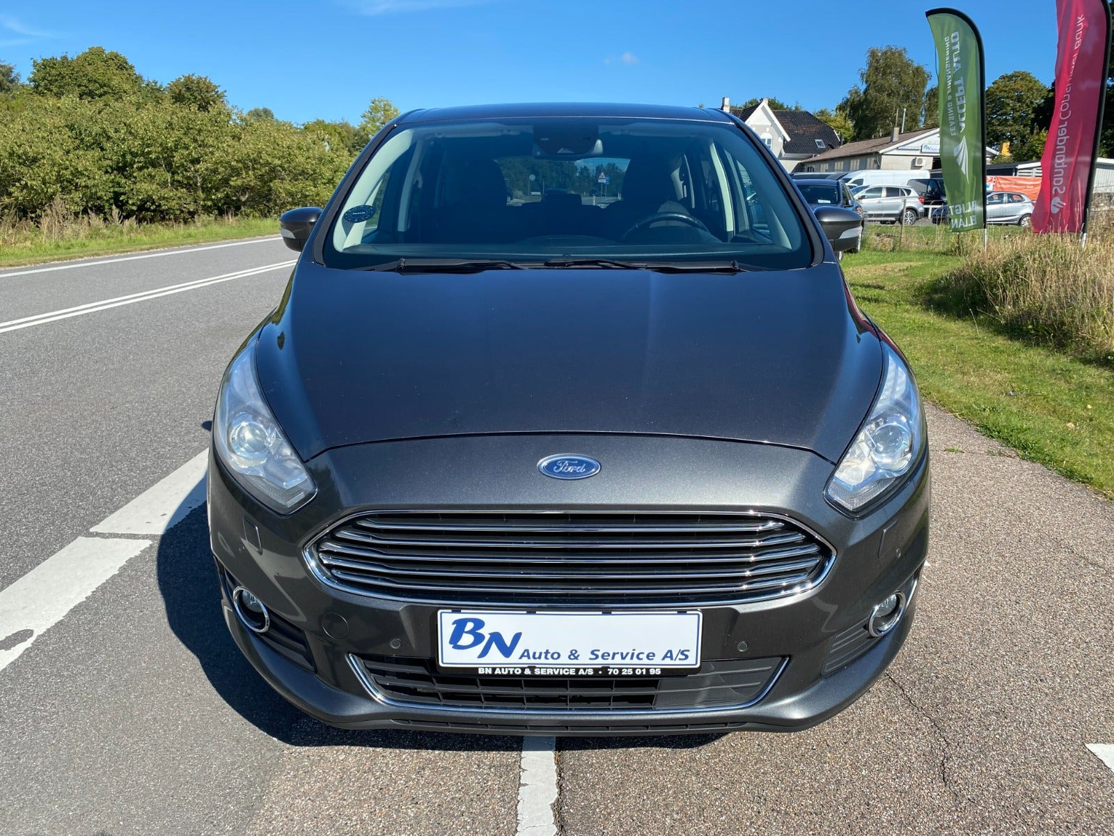 Grå Ford S-MAX fra 2019