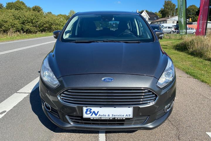 Grå Ford S-MAX fra 2019