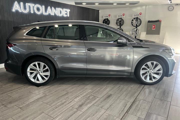 Grå Skoda Enyaq fra 2022