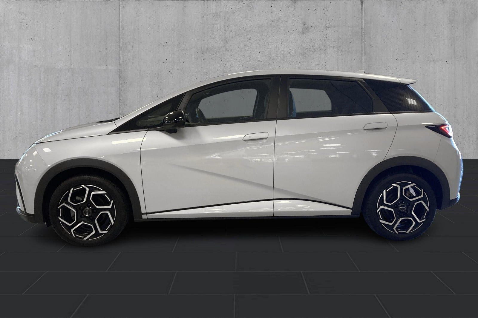 Hvid BYD Dolphin fra 2023