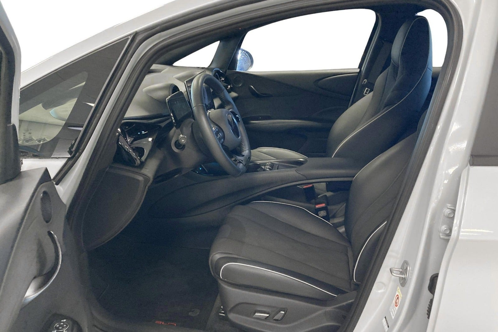 Hvid BYD Dolphin fra 2023