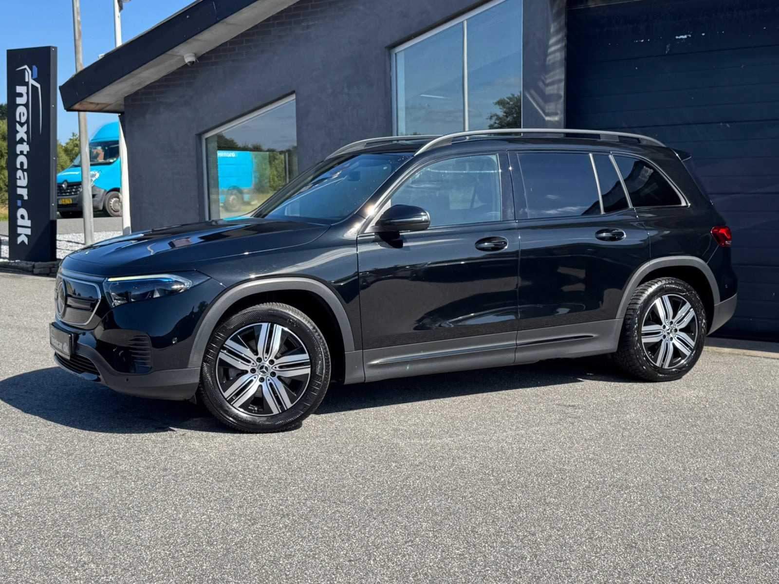 Sort Mercedes EQB250+ fra 2023
