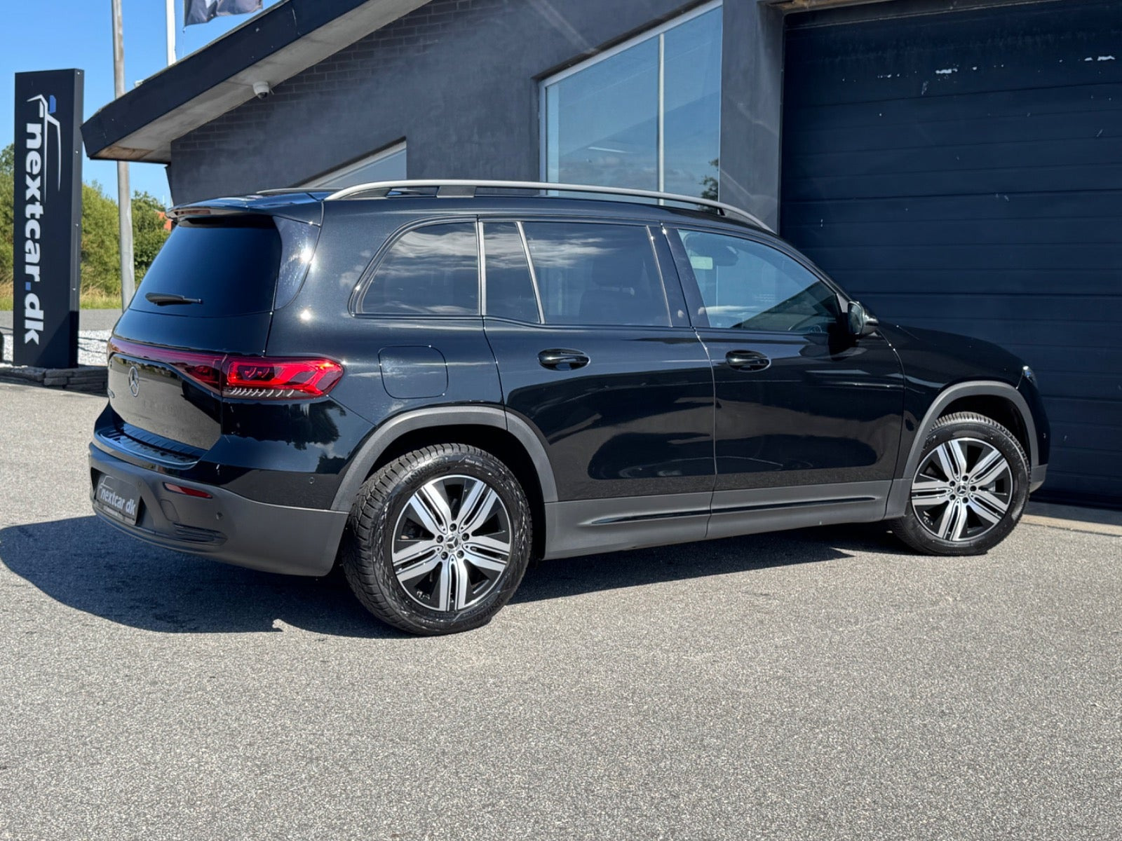 Sort Mercedes EQB250+ fra 2023
