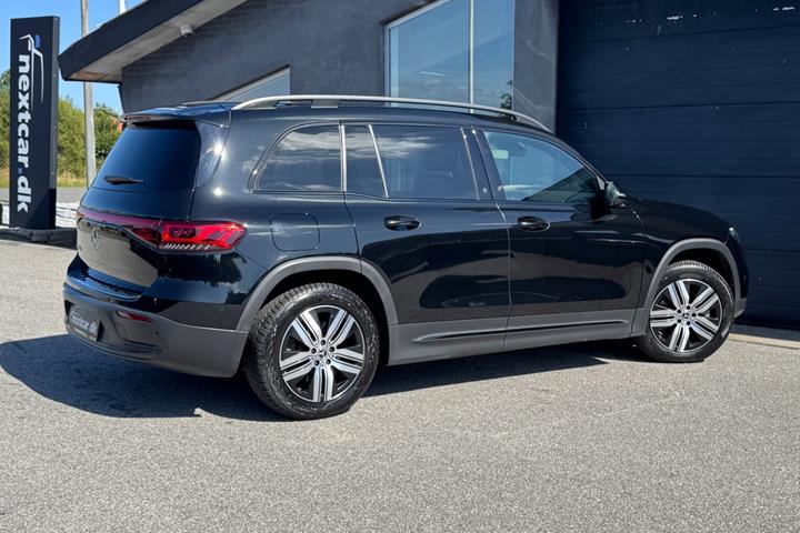 Sort Mercedes EQB250+ fra 2023