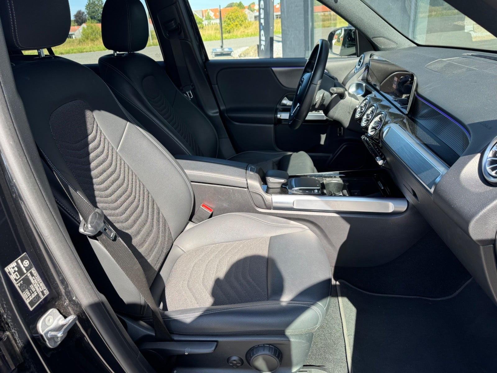 Sort Mercedes EQB250+ fra 2023