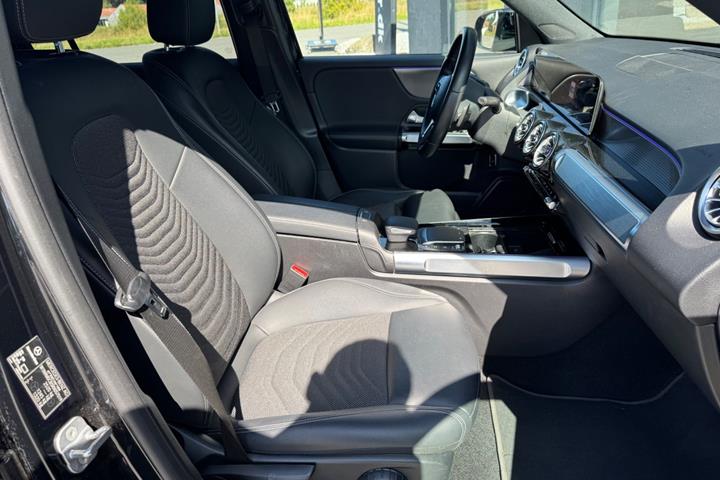 Sort Mercedes EQB250+ fra 2023