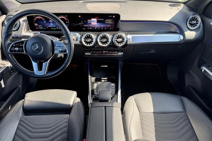 Sort Mercedes EQB250+ fra 2023