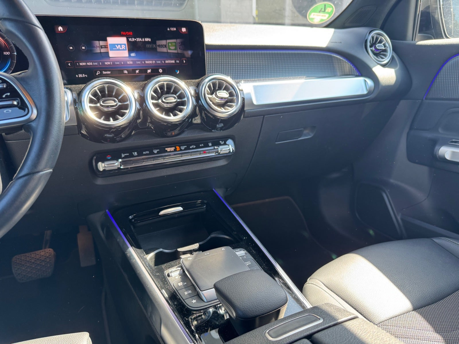 Sort Mercedes EQB250+ fra 2023