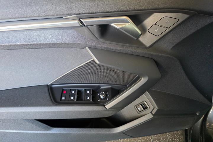 Grå Audi A3 fra 2022